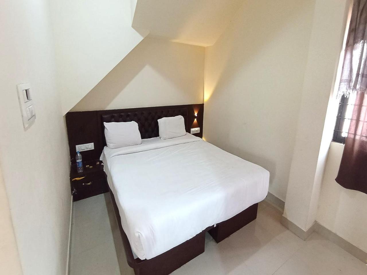 Hotel Mg Residency à Chikmagalūr Extérieur photo
